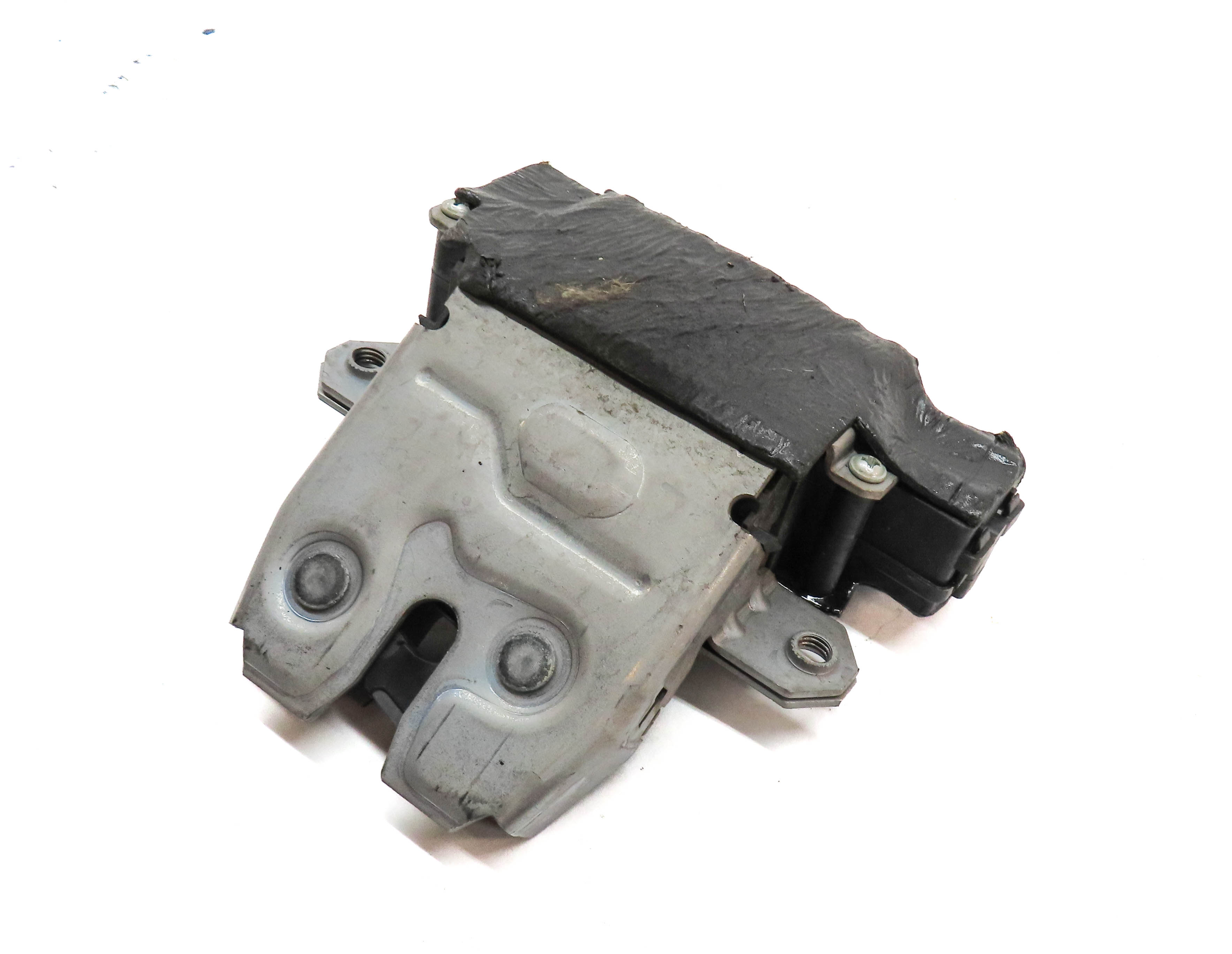 2008 RANGE ROVER SPORT (L320) REAR TRUNK HATCH STRIKER PLATE LOCK LATCH ACTUATOR — exact item pictured